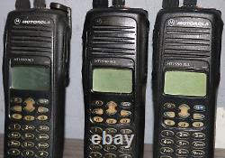 LOT OF 3 Motorola HT1550 XLS Uhf Two Way Radio RADIO 136-174 Mhz, PRE-OWNED