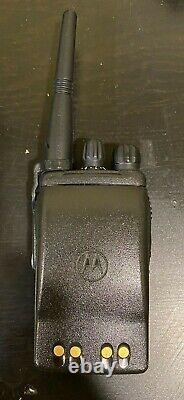 Lot of 5 Motorola EX500 AAH38KDC9AA3AN Freq 136 to 174 MHz with Battery /Antenna