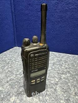 MOTOROLA HT1250 UHF 450-512MHz Police Fire EMS Two-Way Radio AAH25SDF9AA5AN