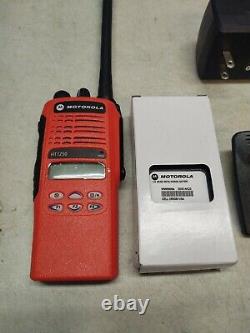 MOTOROLA HT1250 VHF 136-174mhz 128ch 5watt PORTABLE RADIO AAH25KDF9AA5AN Red