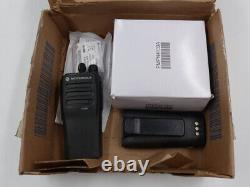 Motorola Aah01qdc9ja2an Cp200d 403-470mhz 4w Portable 2 Way Radio W Accessories