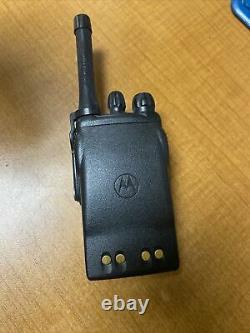 Motorola EX600 XLS VHF 136-174MHZ AAH38KDH9DU6AN Portable RADIO WITH BATTERY
