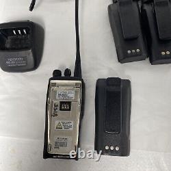 Motorola Radius CP200 UHF R split 438-470 MHz 16CH radio, battery, charger PARTS